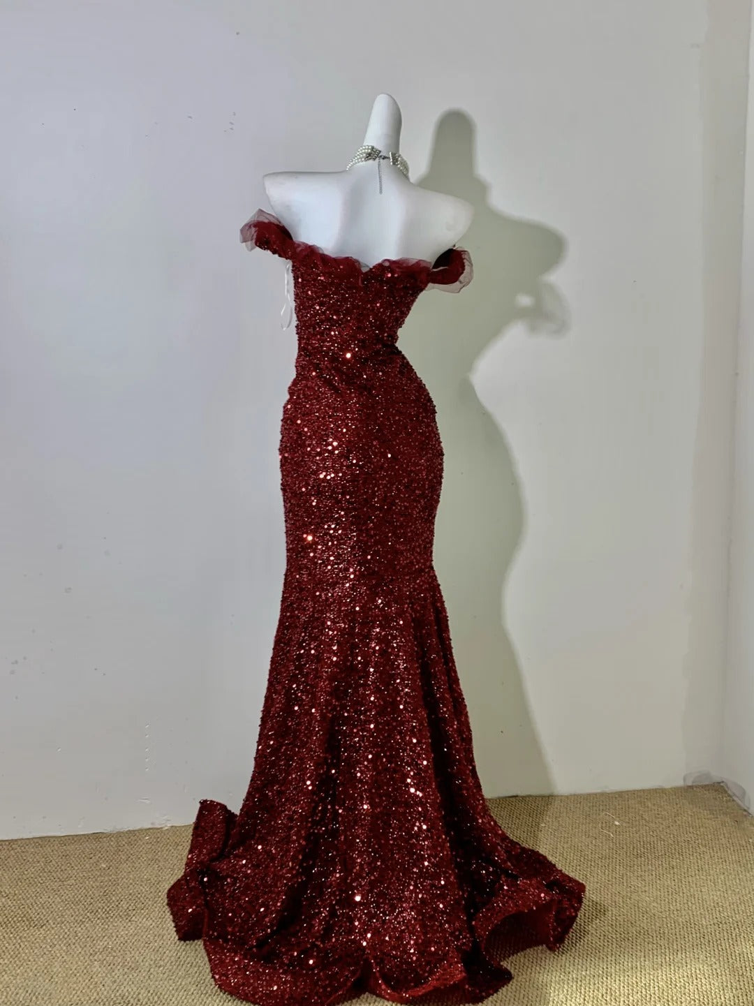 Robe de soirée élégante et brillante bordeaux, longue, en tulle pailleté, décolleté au sol, traîne, robe de bal sexy, gh3730