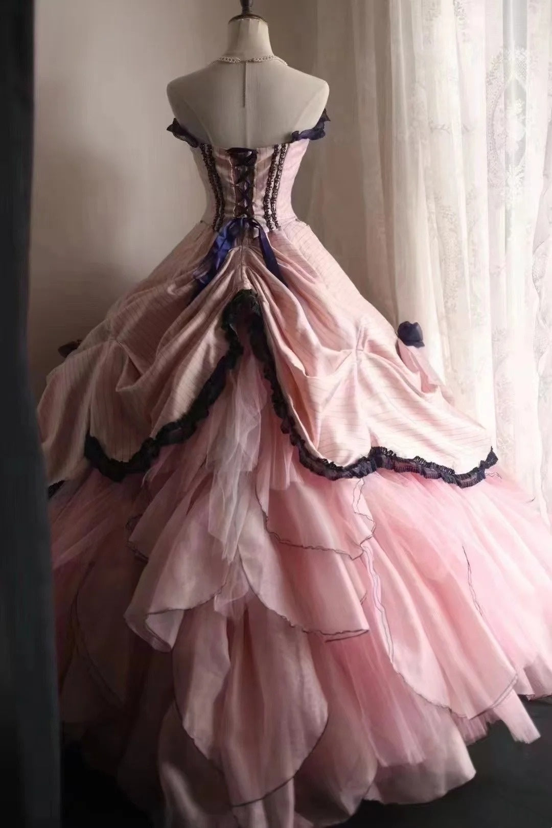 girlhomeshops - Ärmelloses Puffkleid in Rosa und Blau mit kontrastierender Spitze, bodenlanges Abendkleid aus Satin im Retro-Stil, gh5830