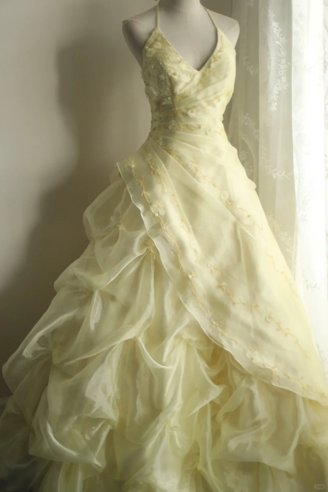 Girlhomeshops-Yellow Retro Halter Neck Heavy Puff Princess Wedding Dress gh5425