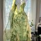 Grünes romantisches elegantes exquisites rückenfreies langes Chiffon-Rüschen-Heimkehrkleid mit Perlenbesatz, Ballkleid, Abendkleid, Geburtstags-, Urlaubs- und Partykleid gh4008