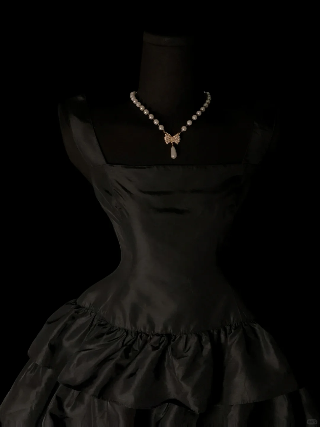 Vintage Black Satin Strapless Ball Gown, Square Bandeau Neck, Cinched Fitted Waist, Multi‑Tier Ruffled Cake Skirt, Formal Prom Party Evening Dress gh8898