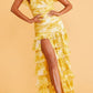 Girlhomeshops - Robe de soirée longue en mousseline de soie, élégante et sexy, motif floral, jaune, à volants, pour invité de mariage, gh5205