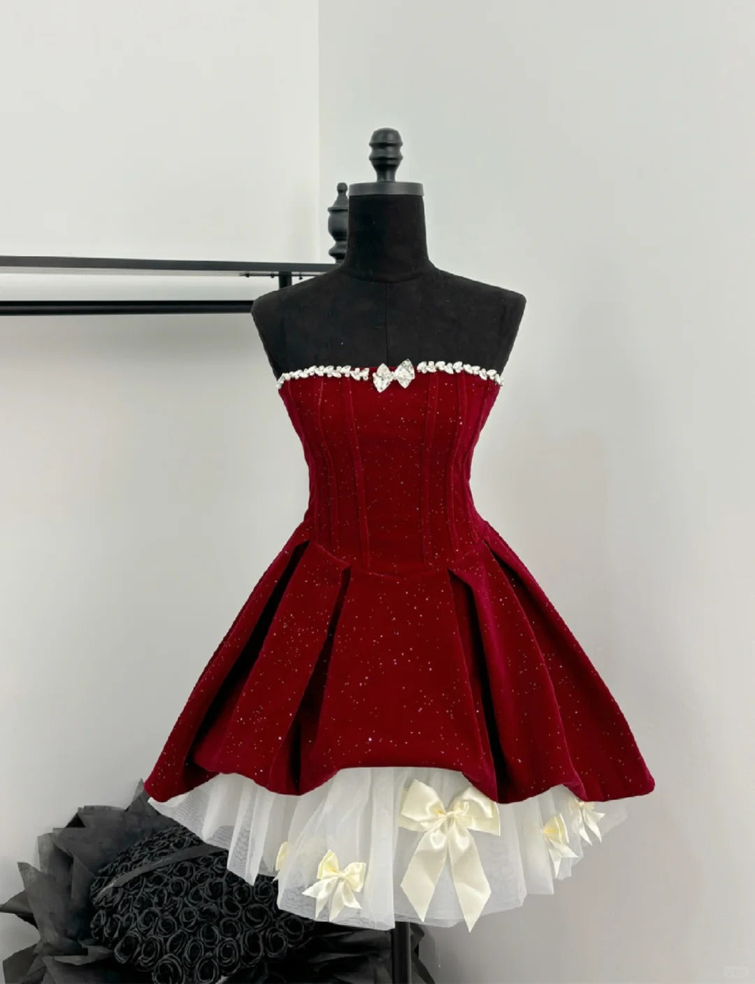 Rot glänzend süß süß schweres rotes Samt-Tube-Top kurzer Schleifenrock Homecoming-Kleid Geburtstagsparty-Kleid Urlaub kleines Kleid gh3942