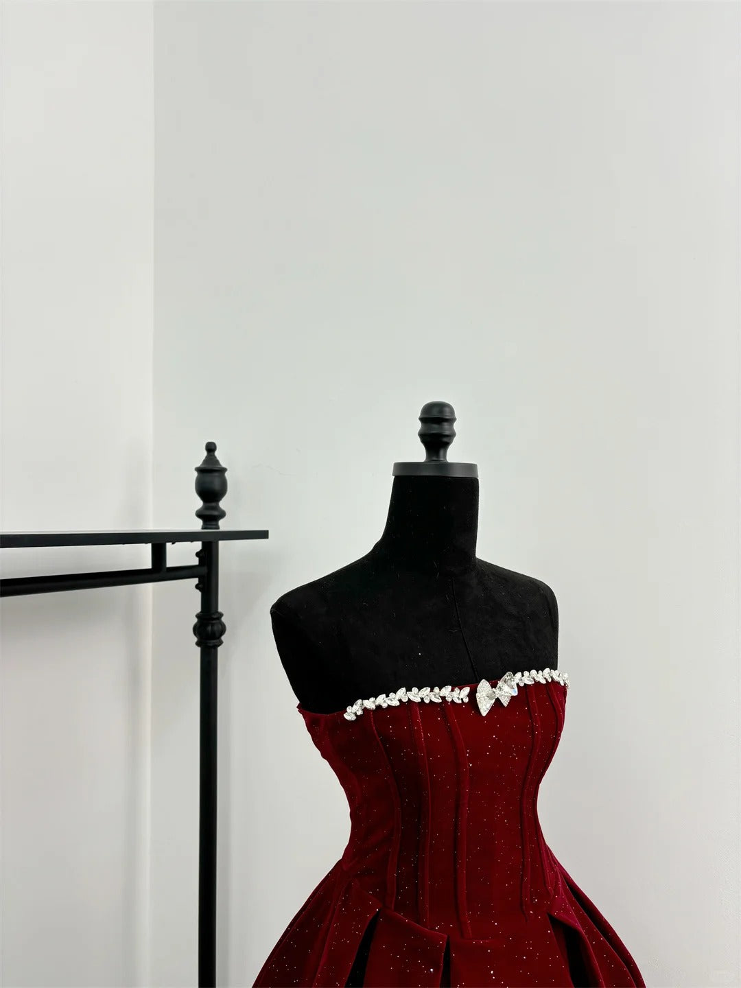 Rot glänzend süß süß schweres rotes Samt-Tube-Top kurzer Schleifenrock Homecoming-Kleid Geburtstagsparty-Kleid Urlaub kleines Kleid gh3942