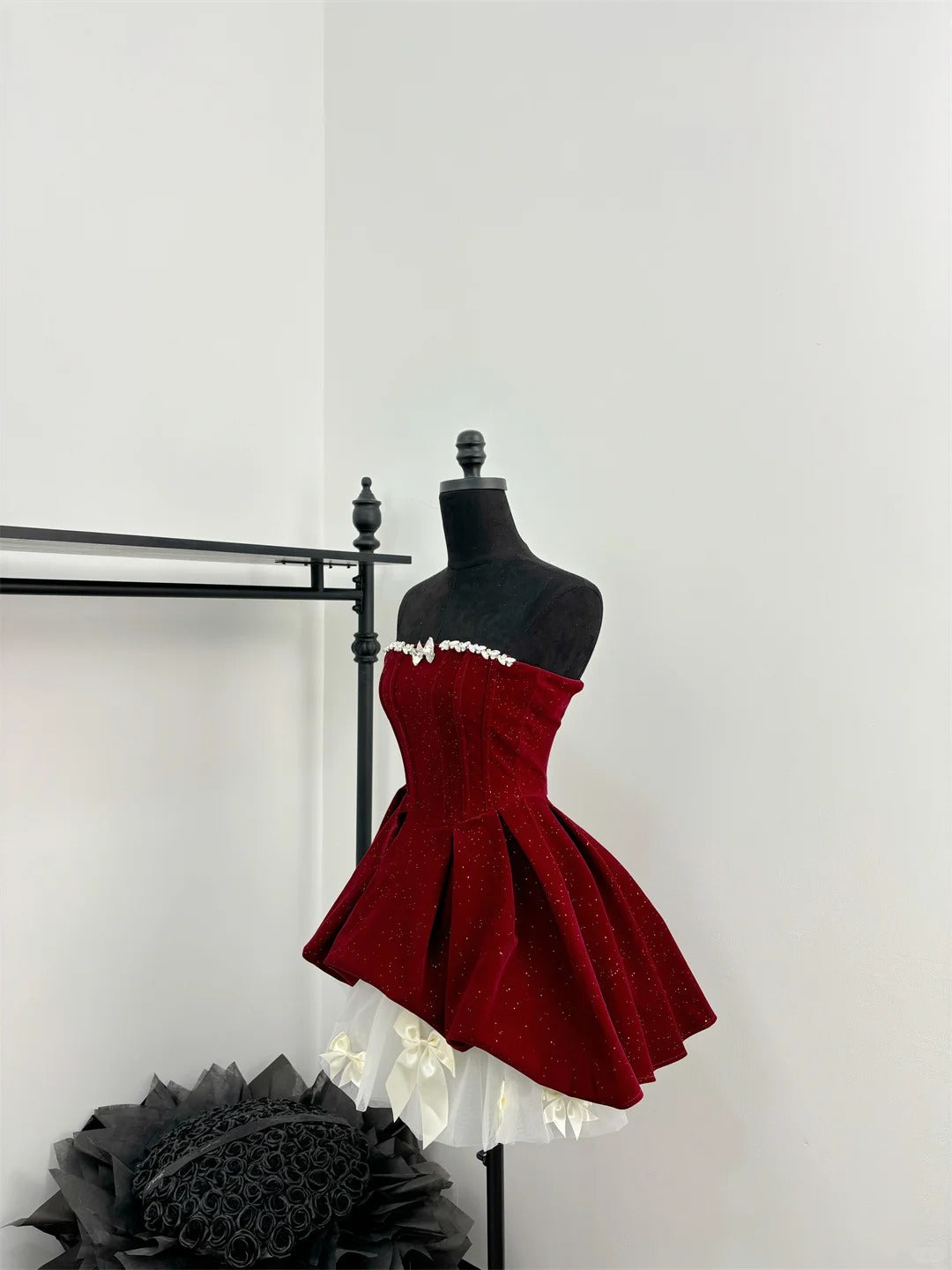 Rot glänzend süß süß schweres rotes Samt-Tube-Top kurzer Schleifenrock Homecoming-Kleid Geburtstagsparty-Kleid Urlaub kleines Kleid gh3942