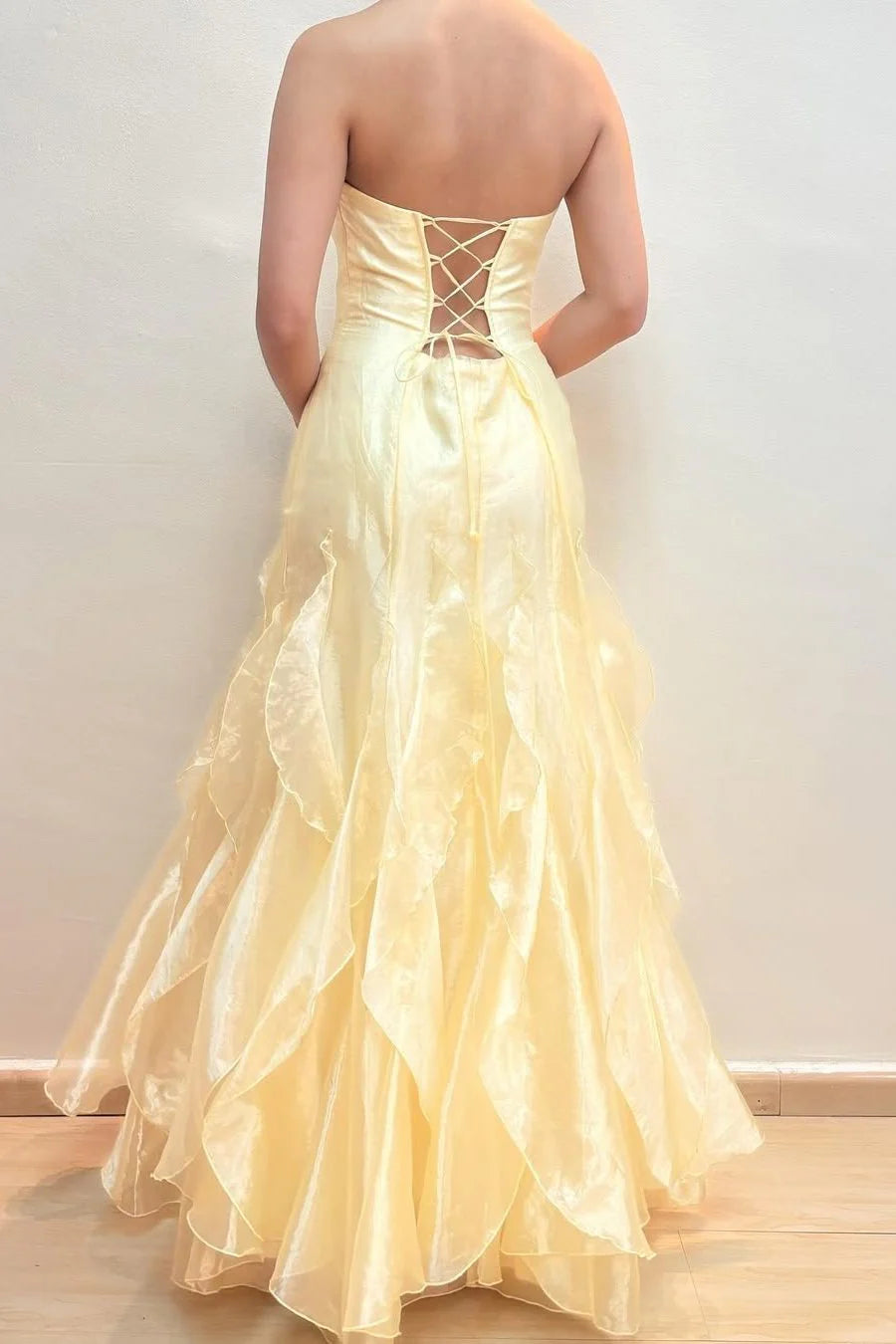 Gelbes elegantes, schulterfreies, ärmelloses Tube-Top mit langen Chiffon-Rüschen, formelles Ballkleid, Abendkleid, Partykleid gh3480