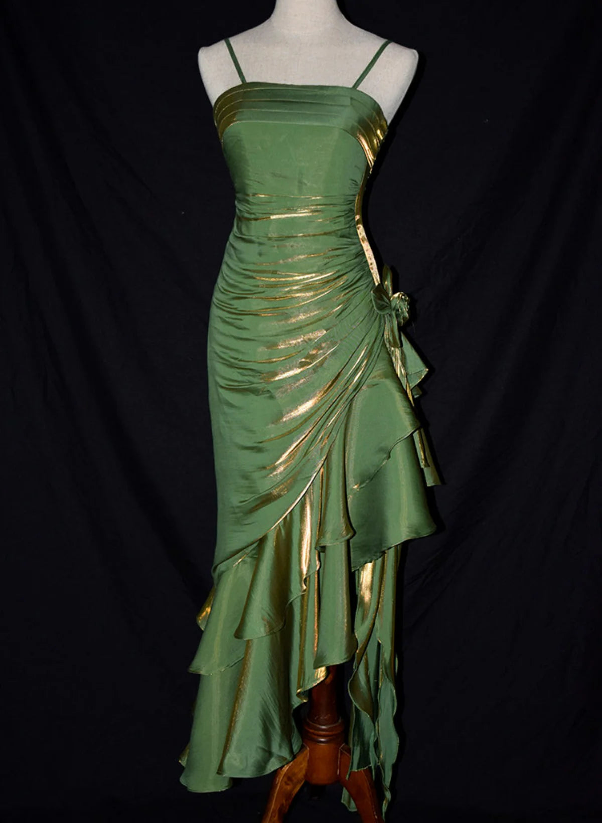 Robe de soirée longue en satin bleu brillant et élégant à bretelles spaghetti gh3489
