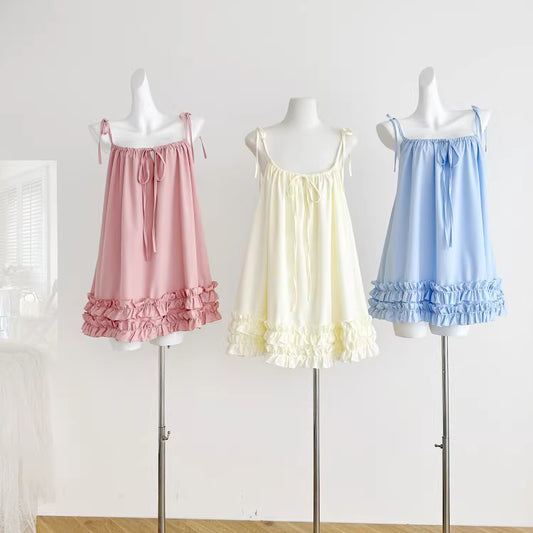 Neues, frühlingshaftes, süßes und verführerisches französisches Sommerkleid mit Bindegürtel und Rüschen, schlankmachendes und jugendliches rosa Kleid 11457