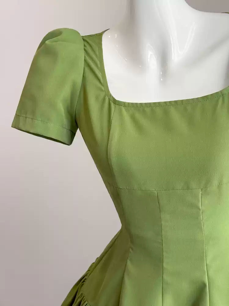 Grünes Retro-Heimkehrkleid mit quadratischem Ausschnitt für Frauen, Sommer, kurz, schick, einzigartiges Design, kleines High-End-Kleid 11289