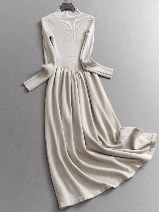 Robe pull élégante et sophistiquée à col montant, en maille stretch et coupe ajustée, manches longues, idéale à superposer sous une robe de base 11300