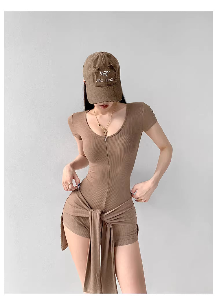 Figurbetonter, taillierter, kurzärmeliger Body mit Gürtel für Damen, sexy Style, Yoga-Body. 11478