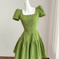 Grünes Retro-Heimkehrkleid mit quadratischem Ausschnitt für Frauen, Sommer, kurz, schick, einzigartiges Design, kleines High-End-Kleid 11289