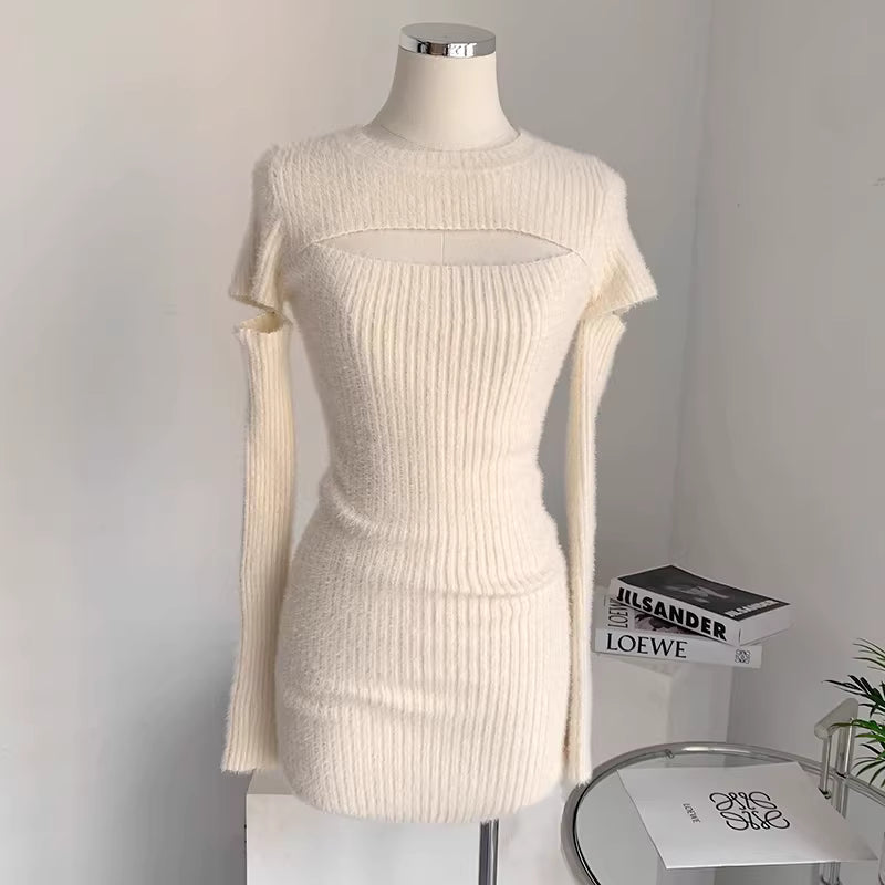 Robe en maille blanche, pure et séduisante, idéale pour l'automne et l'hiver. À porter comme sous-vêtement, cette robe pull moulante et tendance est parfaite pour la saison. 11489