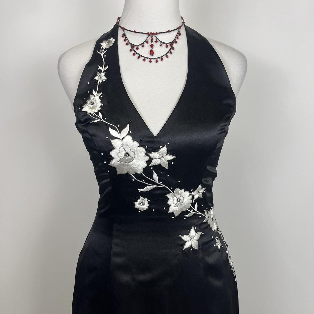 Schwarz und weiß schöne elegante Mode exquisite Blumen Spaghetti-Trägern lange Satin Ballkleid bodenlangen Ballkleid Abendkleid Partykleid gh3541