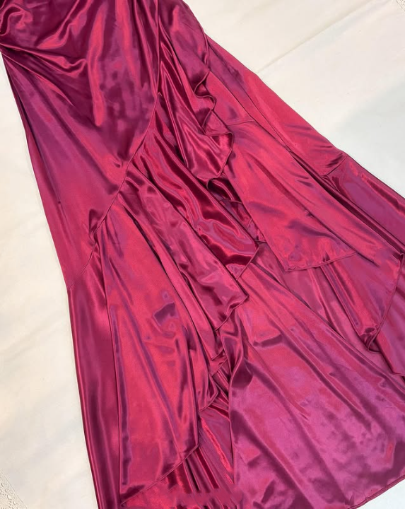 Robe de soirée longue en satin à volants, élégante et élégante, avec bretelles perlées, style féerique, violette, pour fête d'anniversaire, bal, gh3759