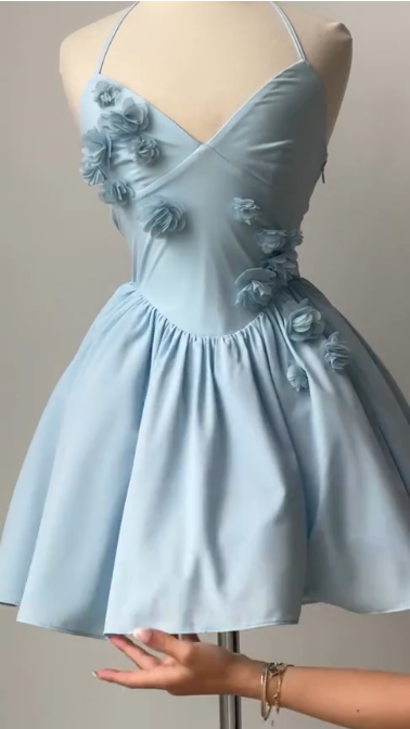 girlhomeshops - Robe de soirée courte bleue en satin fleuri à bretelles spaghetti gh5779