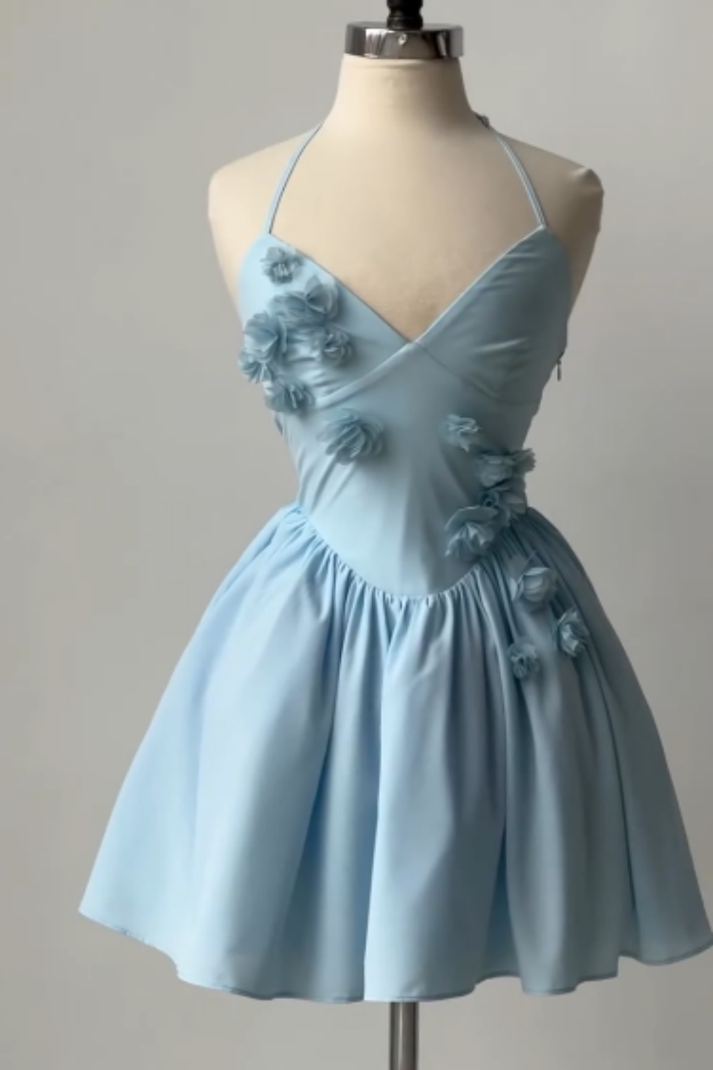 girlhomeshops - Robe de soirée courte bleue en satin fleuri à bretelles spaghetti gh5779