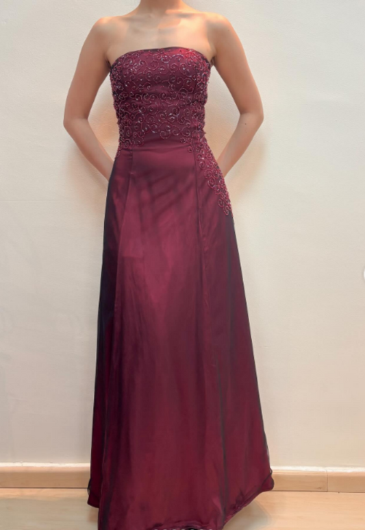 girlhomeshops - Une robe bustier rouge en maille perlée, simple et élégante, une magnifique robe de soirée. gh6180