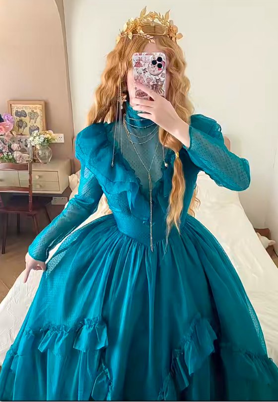 Pfauenblaues, hochgeschlossenes, langärmeliges, gestuftes Ballkleid aus Tüll in viktorianischer Retro-Manier für Partys und Abende (gh6740)