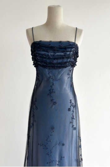 Marineblaues, ärmelloses, bodenlanges Vintage-Kleid aus Tüll mit Perlenstickerei gh6352