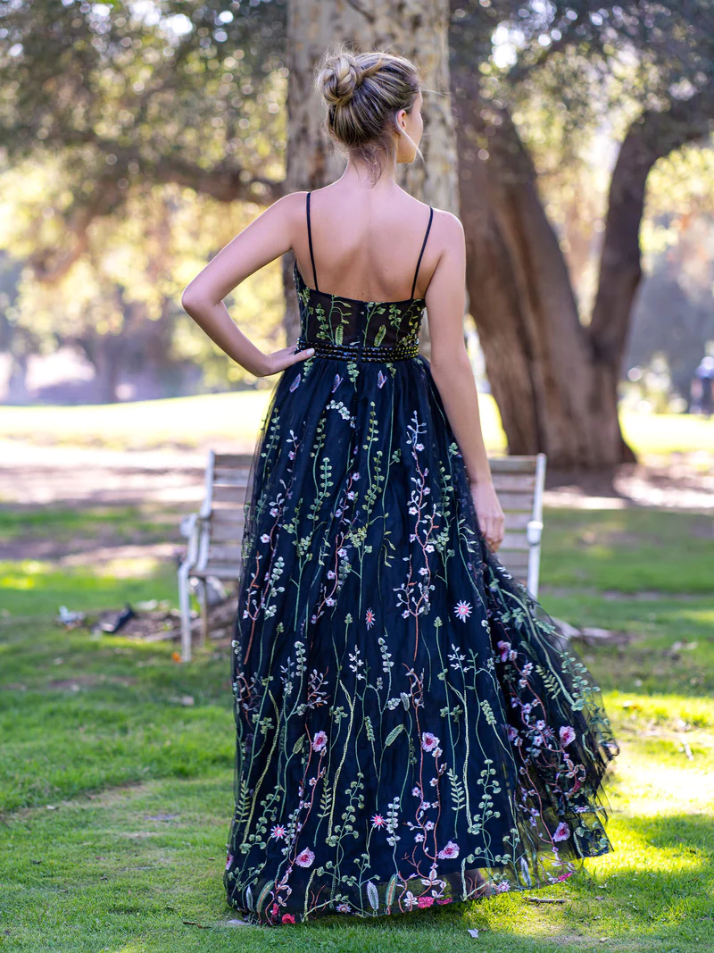 V-Ausschnitt Spaghettiträger Applikationen Tüll Bodenlanges Ballkleid gh2695