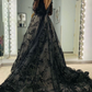 Schwarzes Illusion-Brautkleid mit langen Ärmeln, tiefem V-Ausschnitt und Applikationen, gh2759