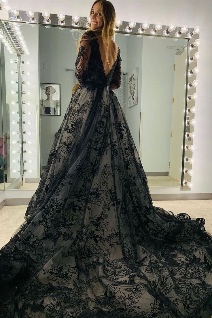 Schwarzes Illusion-Brautkleid mit langen Ärmeln, tiefem V-Ausschnitt und Applikationen, gh2759