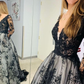 Schwarzes Illusion-Brautkleid mit langen Ärmeln, tiefem V-Ausschnitt und Applikationen, gh2759