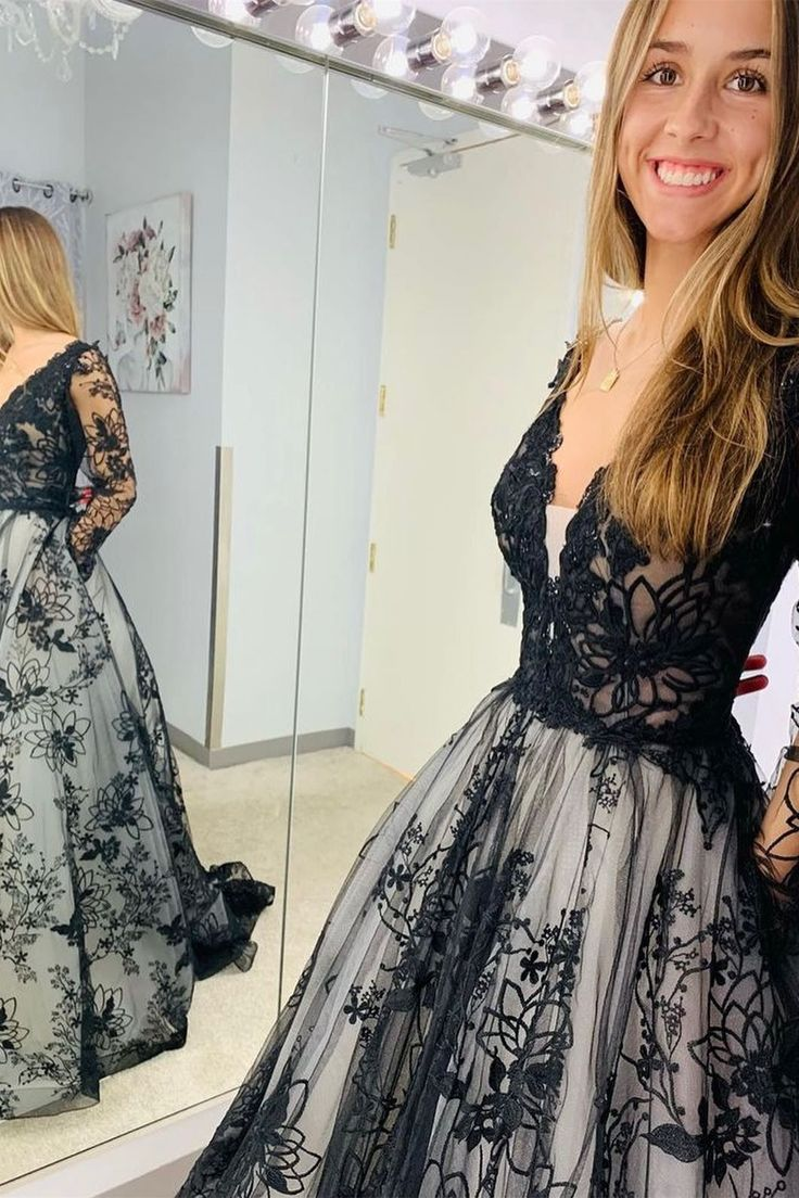 Schwarzes Illusion-Brautkleid mit langen Ärmeln, tiefem V-Ausschnitt und Applikationen, gh2759