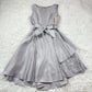 Elegantes, asymmetrisches, knielanges Abendkleid aus Satin und Spitze mit Schleife in der Taille – figurbetontes Kleid für Brautjungfern, Begleitung und kleinere Dinner-Veranstaltungen gh6491