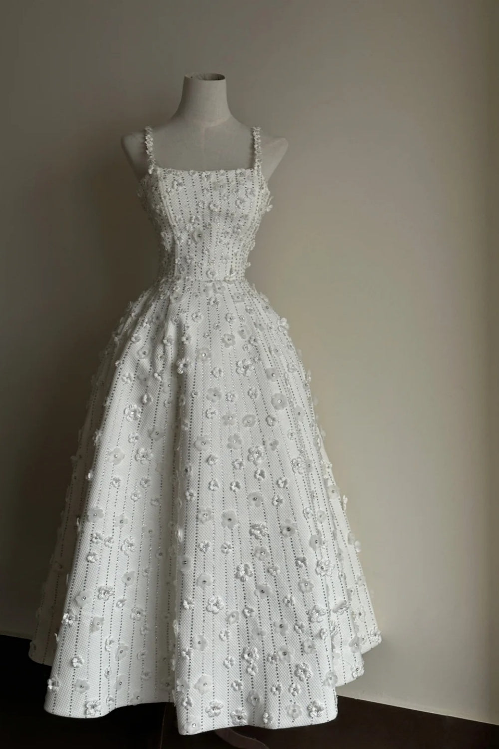 girlhomeshops - Weißes, exquisites, langes Chiffon-Abendkleid mit Perlenverzierungen gh6212