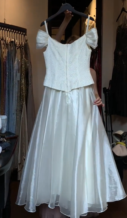 Off Shoulder Ivory Vintage Prom Dress 3D Rose Applique Jacquard Satin A Line Formal Evening Gown gh9823
