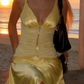 Leuchtend gelbes Spaghettiträgerkleid – V-Ausschnitt, Perlenbesatz, Schlitz, Maxikleid für Urlaub, Date oder leichte Abendveranstaltungen gh6994