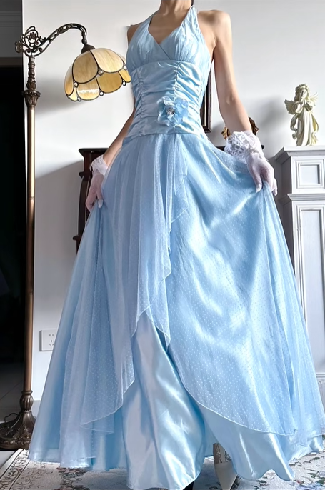 Light Ice‑Blue Vintage Halter A‑Line Evening Gown, V‑Neck Halter Neckline, Side Ruched Bodice, Waist 3D Floral Applique, Polka‑Dot Tulle Overlay Ruffled Skirt, Lustrous Satin Lining, Princess‑Style Formal Prom Dress gh8839
