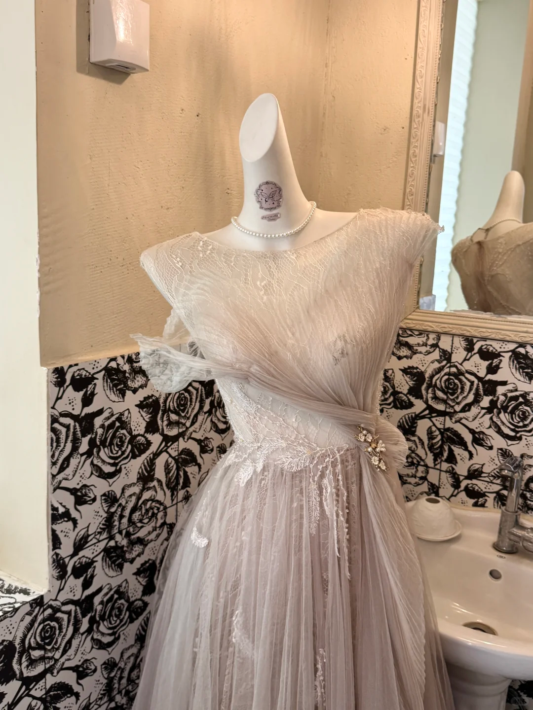 Light Gray Pink Sleeveless Waist-Cinched Full Flared Skirt Luxury Romantic Dress, Wedding Gown gh7637