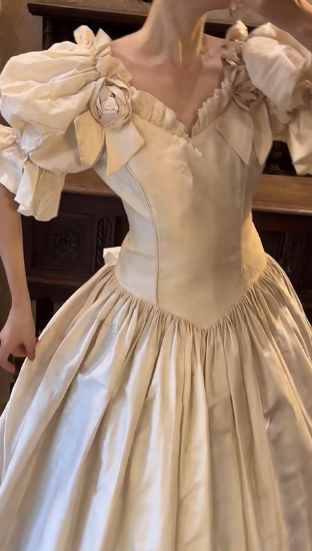 Light Beige Rococo Vintage Wedding Gown, V‑Neck Puff Short Sleeve 3D Fabric Rose Ruffled Satin A‑Line Bridal Dress gh9066