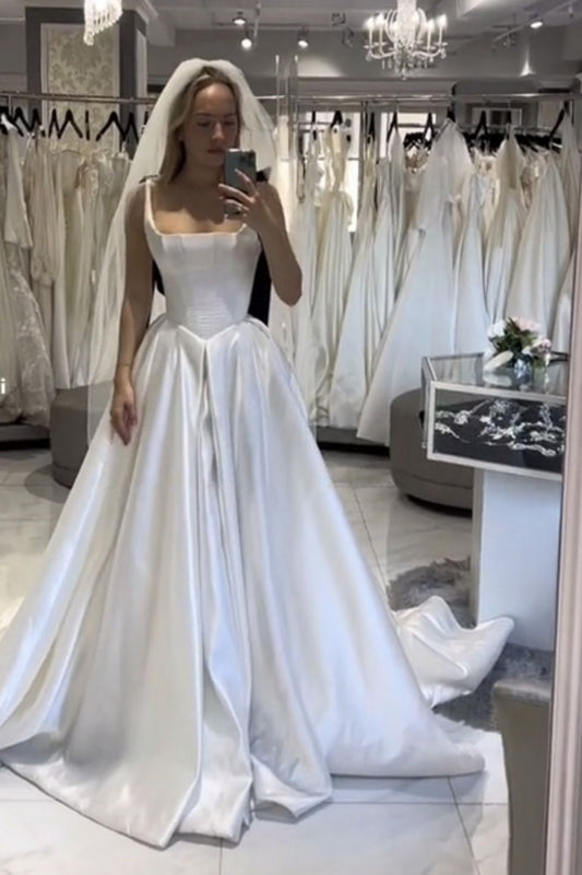 Robe de mariée en satin à encolure carrée et traîne gh6403