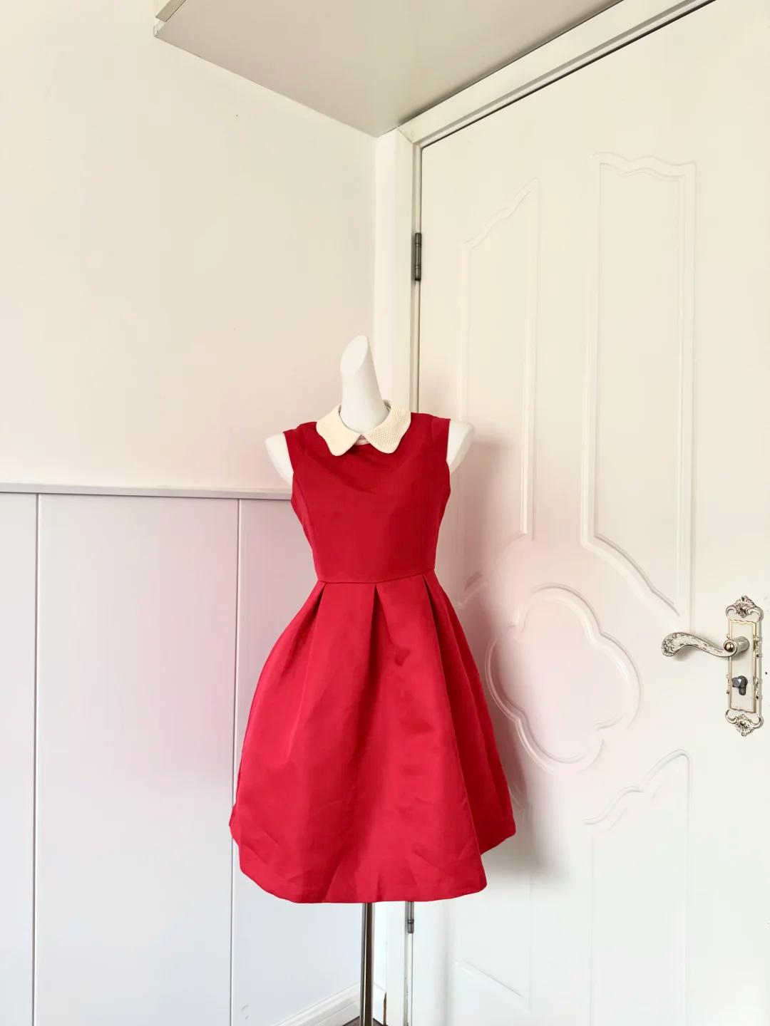 Women Red Homecoming Dress, Sleeveless Round Neck Contrast Ivory Peter Pan Collar High Waist Pleated Voluminous A‑Line Mini Party Dress gh9215