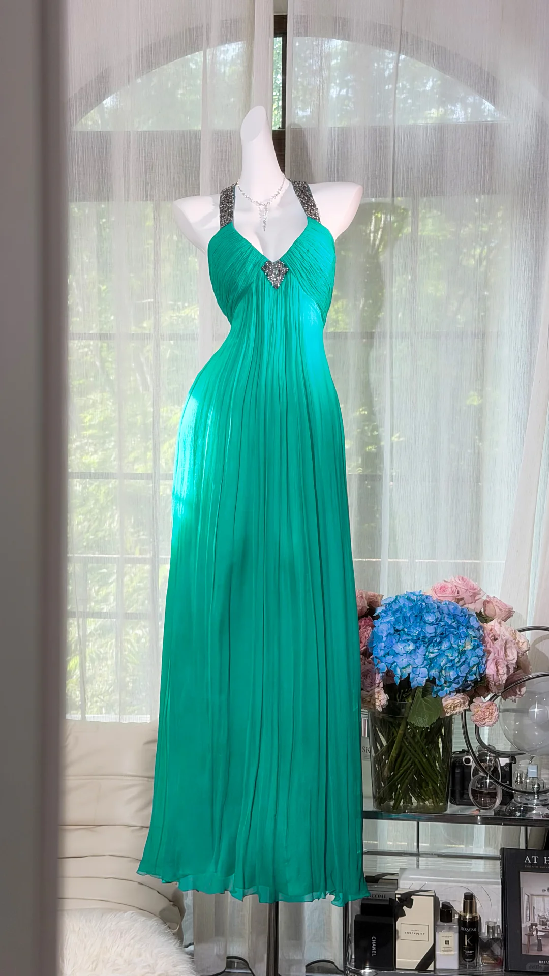 Emerald Green Halter V-Neck Pleated Chiffon Long Evening Dress, Rhinestone Detail Prom Gown gh9512
