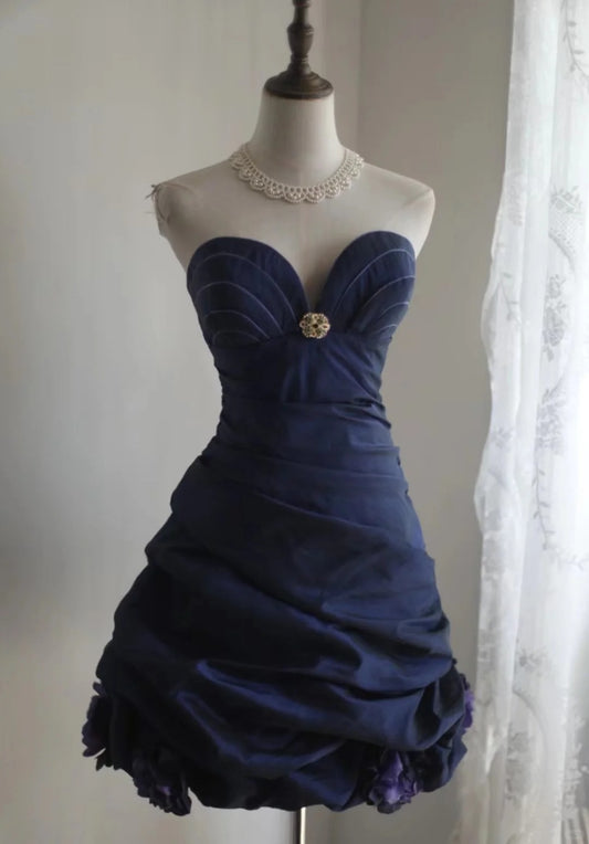 Dunkelblaues unregelmäßig plissiertes kurzes Satin-Heimkehrkleid A-Linie Prinzessinnenkleid Geburtstagskleid gh4376