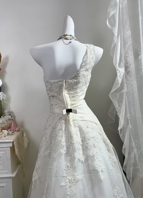 Off White Halter Long Wedding Dress, Sweetheart Neck Heavy Beaded Lace Appliques A-Line Bridal Gown gh9280