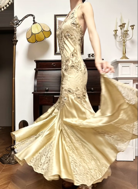 Champagne Gold Vintage Halter Prom Gown, V‑Neck, Floral Lace Embroidery Appliqués, Fitted Waist Mermaid Silhouette, Satin And Lace Mixed Long Skirt, Vintage Evening Prom Dress gh8754