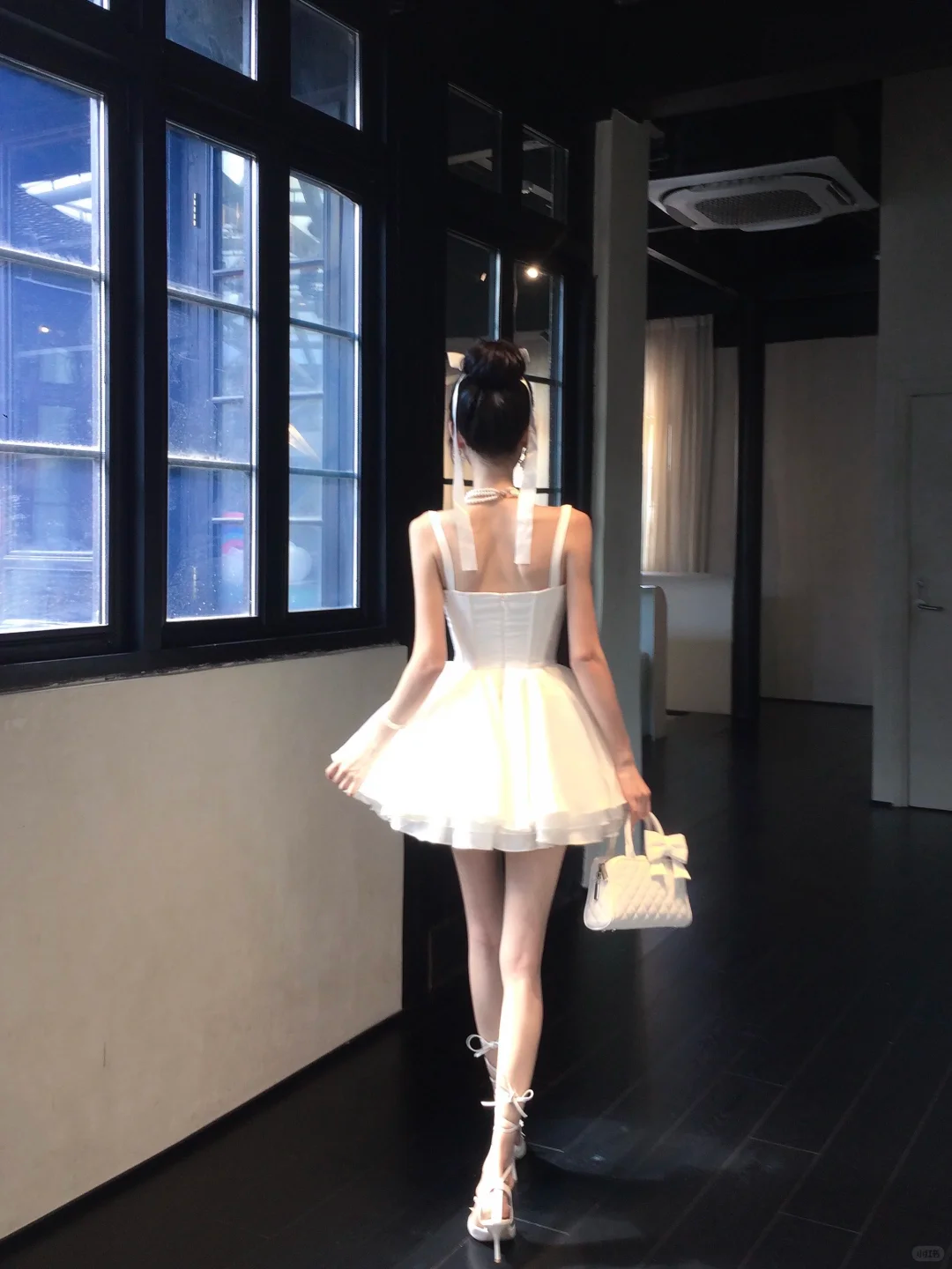 Women Dreamy White Wide Strap Homecoming Dress Heart Neck Bow Pearl Chain Boned Corset Multi-Layer Tulle Short Prom Gown gh9438