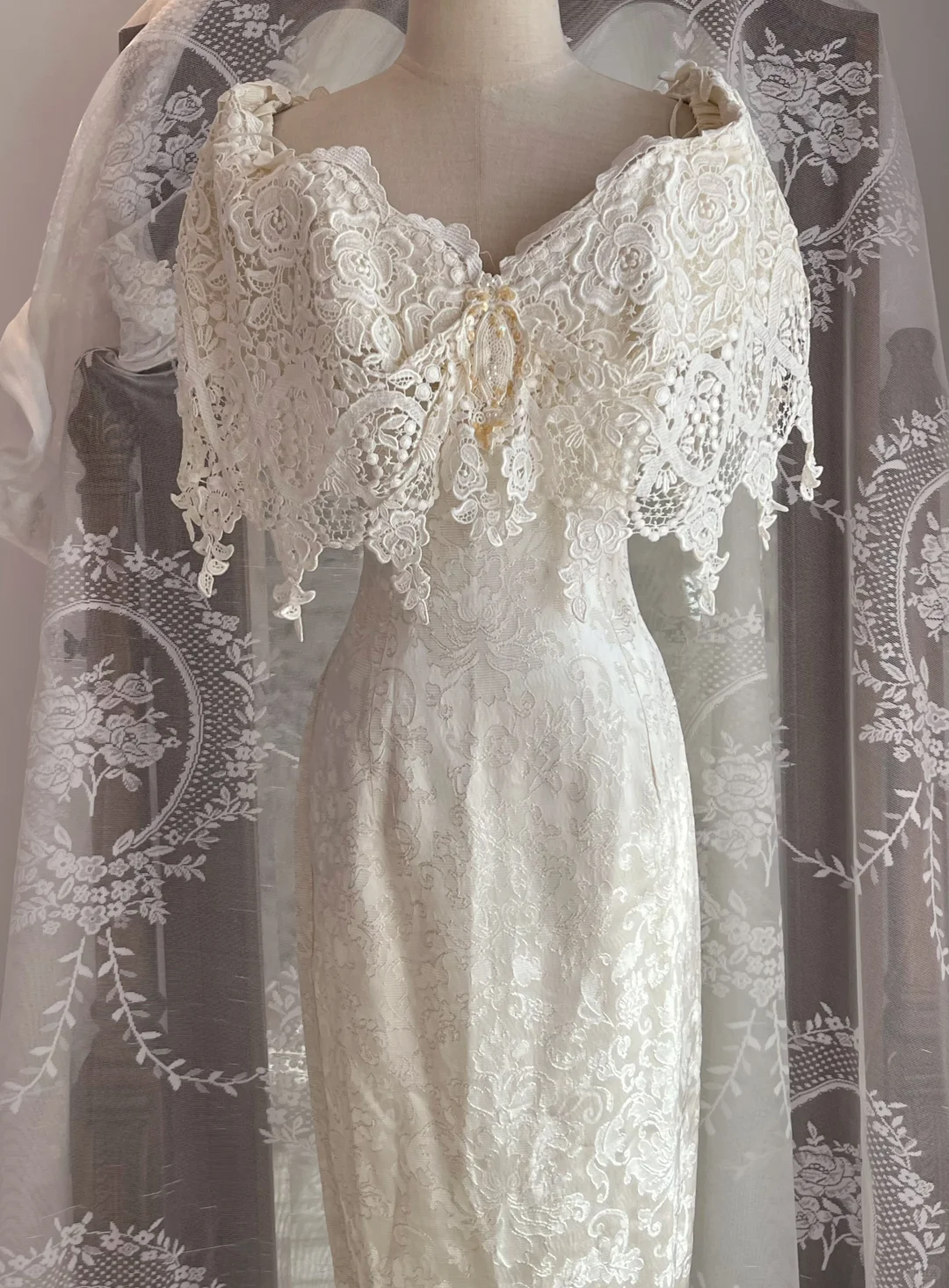 Ivory Vintage Lace Midi Mermaid Wedding Dress, Cape Collar Bridal Gown gh9313