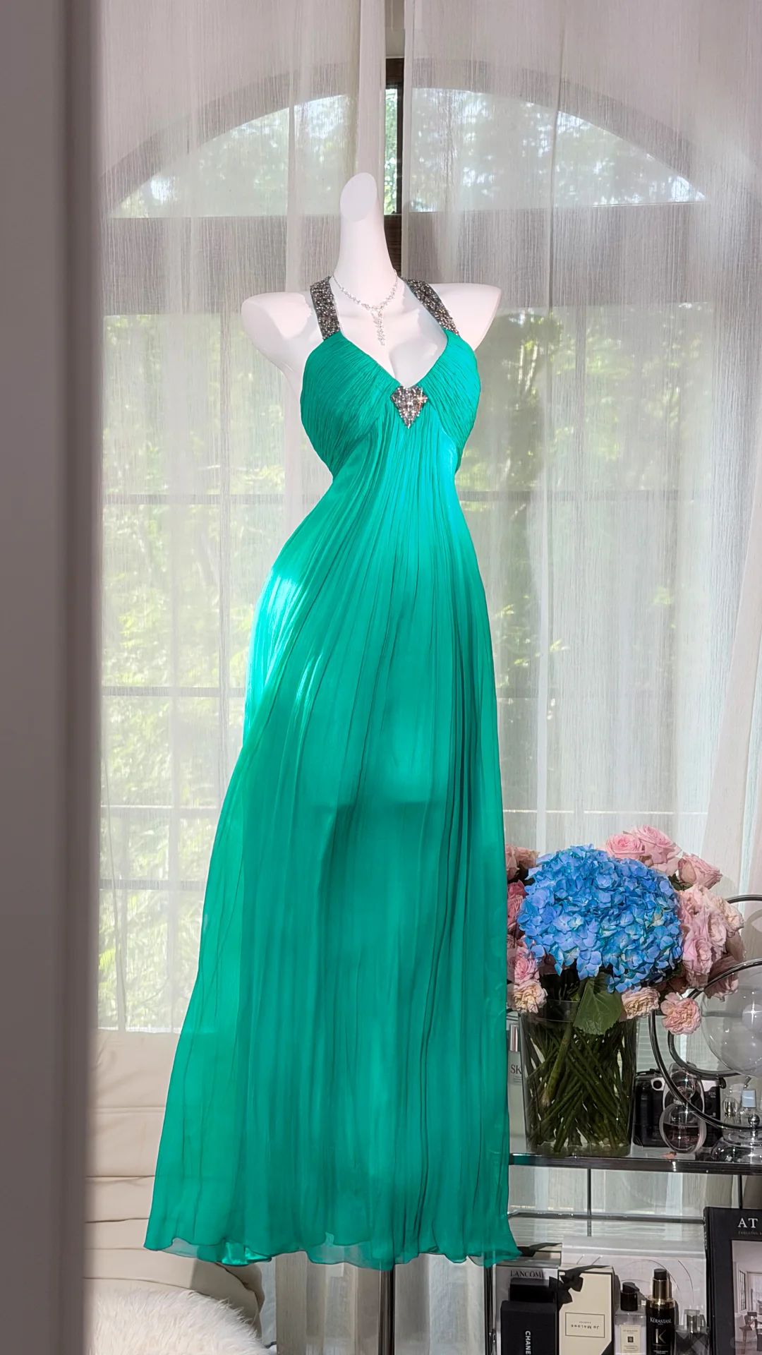 Emerald Green Halter V-Neck Pleated Chiffon Long Evening Dress, Rhinestone Detail Prom Gown gh9512