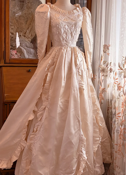 Light Champagne Vintage Court Long Wedding Gown, Long Puff Sleeve Pearl Embroidered Ballgown gh9291