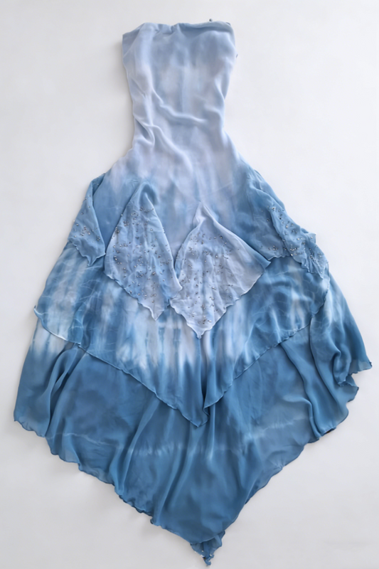 Robe de soirée bustier en mousseline bleu dégradé avec ourlet irrégulier orné de perles à la main gh6999