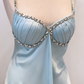 Babyblaues, luxuriöses, perlenbesetztes Satin-Minikleid in schmaler Passform (gh7001)