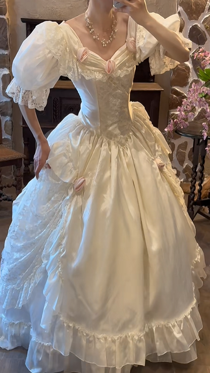 Cream White Vintage Palace Wedding Gown, V‑Neck Puff Mid‑Sleeve Lace Trim 3D Fabric Rose Satin Ball Gown Bridal Dress gh9069