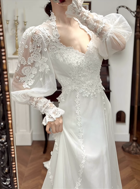 Ivory Vintage V‑Neck Tulle Wedding Dress, Sheer Puff Long Sleeve Bridal Gown gh8748